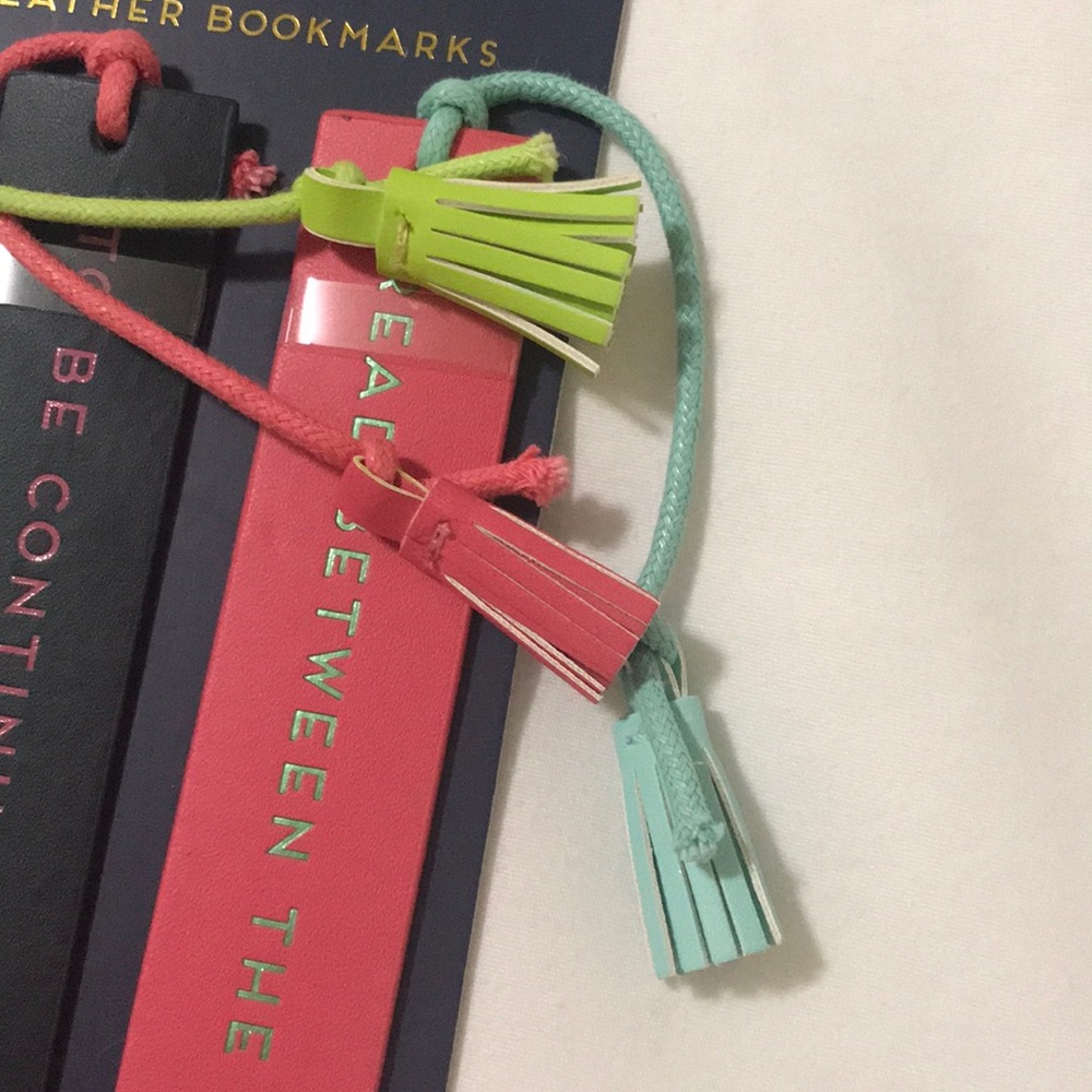 🦓 Dabney Lee Set of 3 Faux Leather Bookmarks - Picture 4 of 6